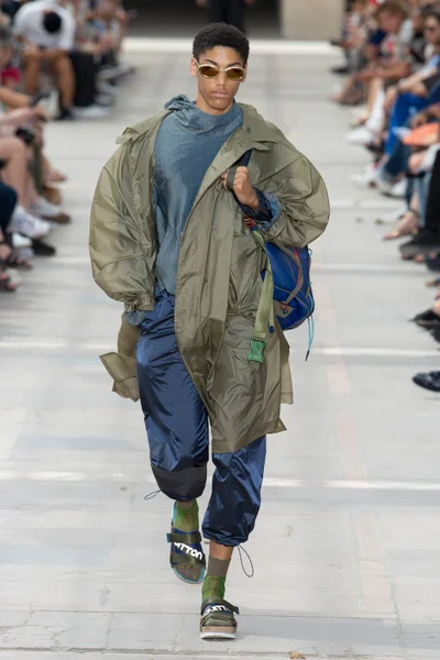 Look 24